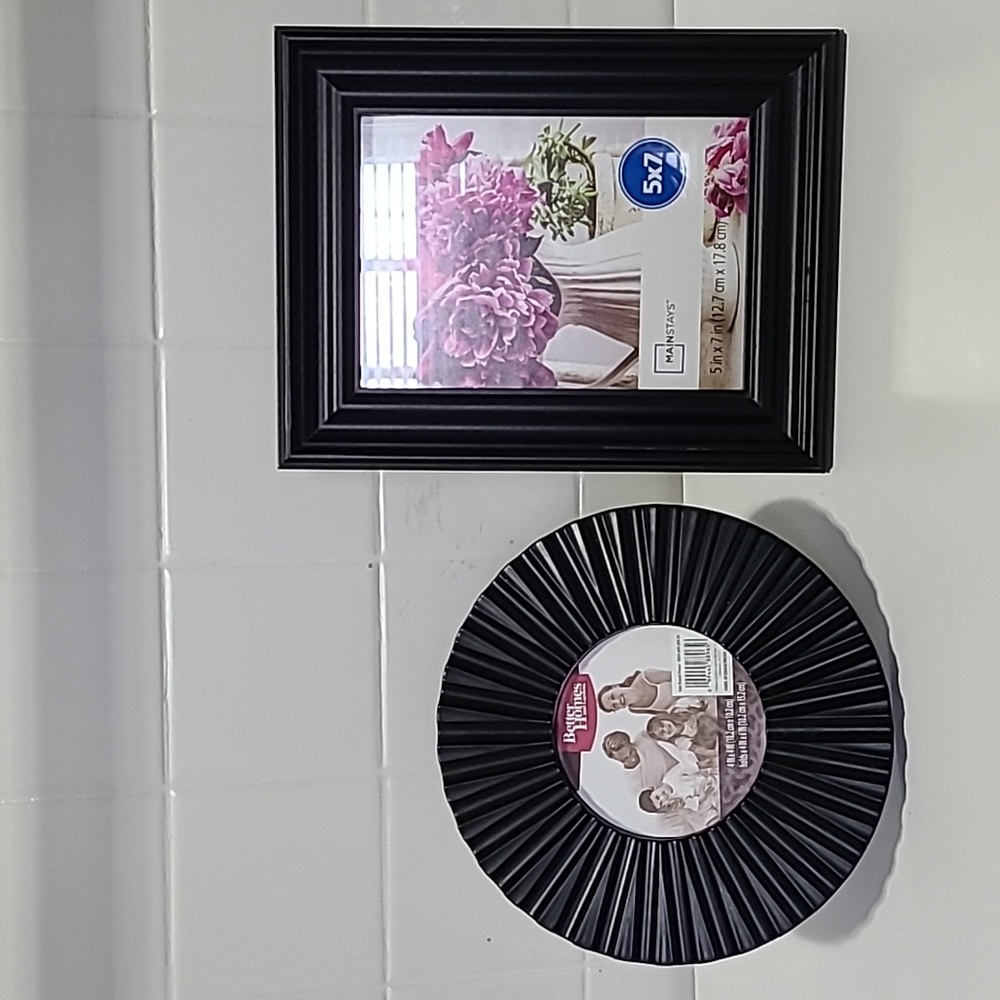 SET OF BLACK PICTURE FRAMES NEW